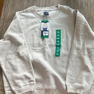 NWT gap crewneck